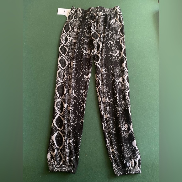 LNA Orion snake skin print sweatpants charcoal - Picture 3 of 5
